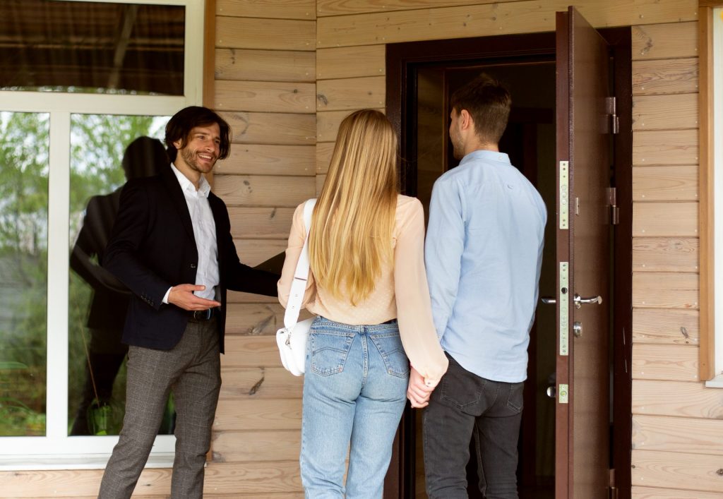 property manager inviting potential buyers to ente 2022 12 16 06 42 05 utc